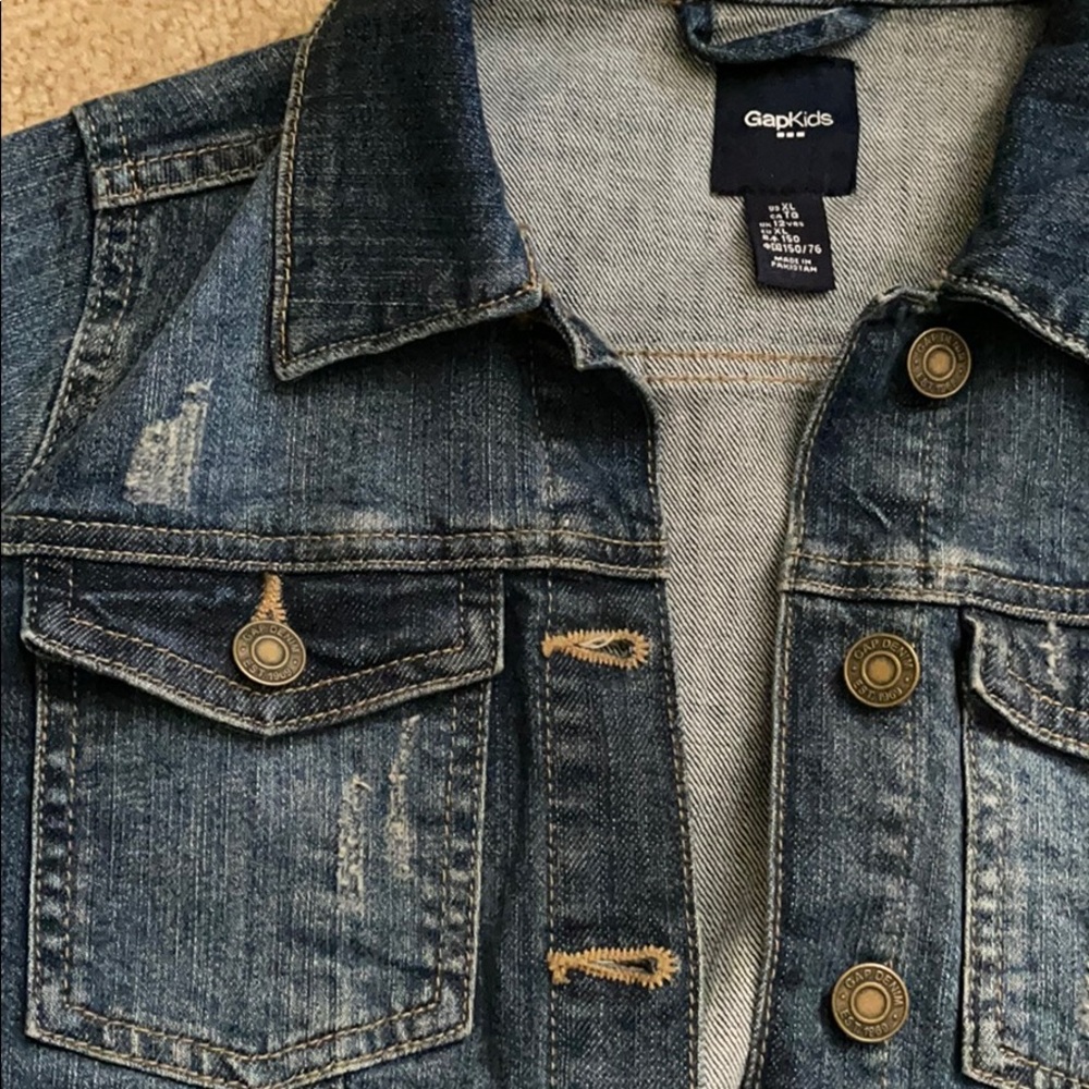GAP kids jean jacket- I think an XS/S woman can also wear. - Picture 2 of 2